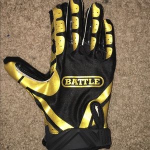 black and gold battle gloves